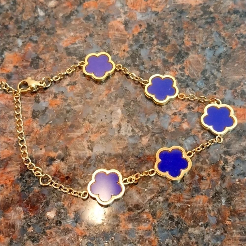 5 Clover Goldtone Enamel Bracelet....New